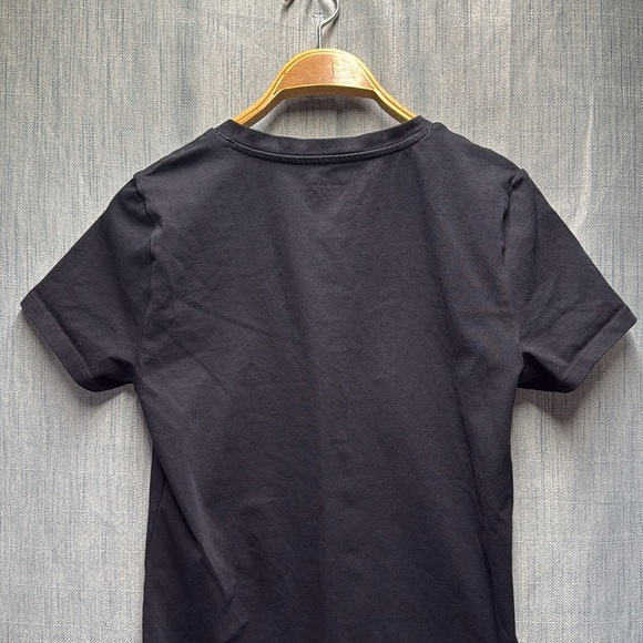 💙🩷 Calvin Klein black short sleeve shirt size medium - Picture 6 of 7